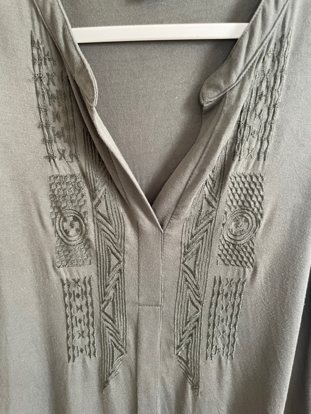 Cable & Gauge Olive Green Sleeveless Top with Embroidered Detail, size XL - Picture 3 of 11
